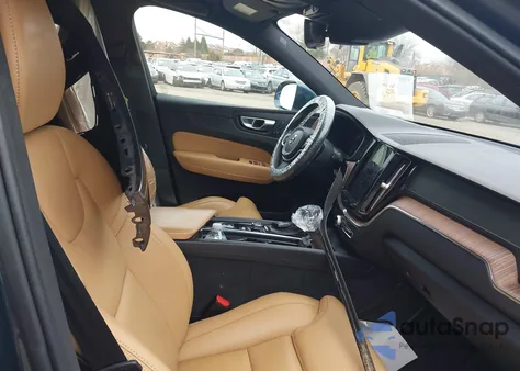 2021 Volvo Xc60 T6 Inscription z USA, uszkodzony, nr VIN YV4A22RL3M1744650